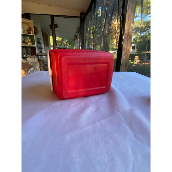 VTG Igloo Playmate Cooler red / white Lunch / 6 pack size USA Clean EUC - Picture 8 of 14
